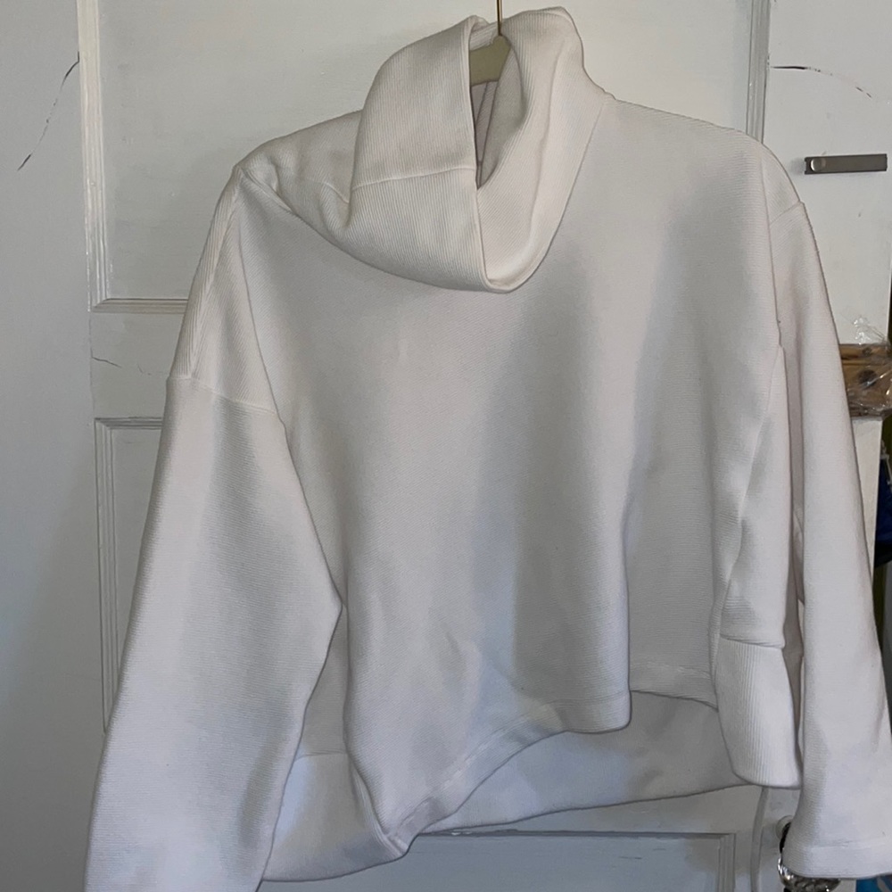 Varley Pull over White sweater size M